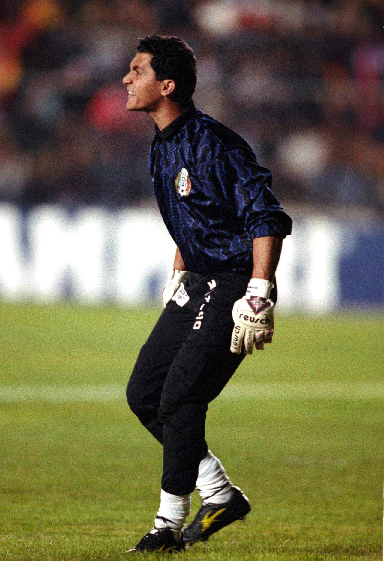 Con el TRI disputó la Copa América Bolivia 1997, quedando en tercer lugar del torneo tras vencer a Perú en el juego por el tercer puesto.