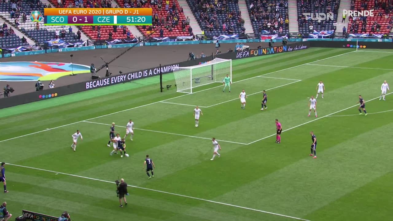 ¡GOL!  anota para República Checa. Patrik Schick