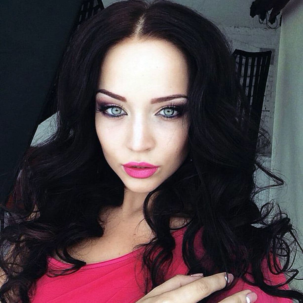 La modelo ucraniana Angelina Petrova, decidió ayudar a su equipo, el FC Metalurg Zaporizhia, de la crisis económica por la que atraviesa con unas fotografías en poca ropa que se han vendido entre los aficionados.