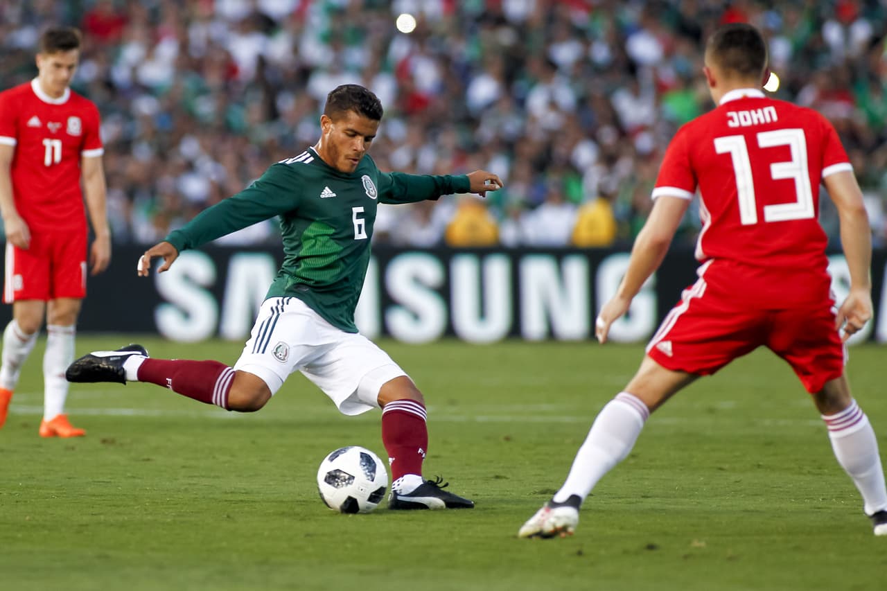 Para el segundo tiempo también entró Jonathan Dos Santos, ausente antes por lesión, pero tampoco fue determinante. Él es uno de los que pelea por quedarse en la lista definitiva del Mundial.