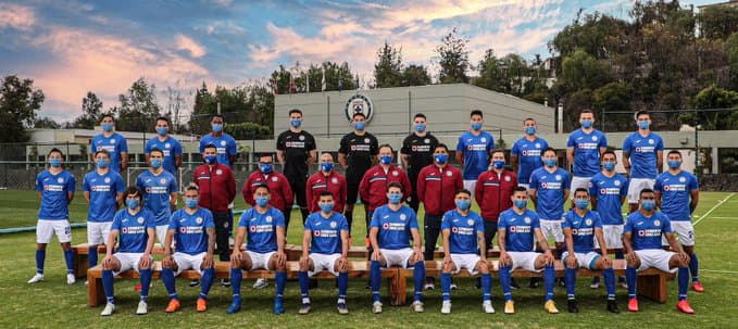 Cruz Azul se tomó la foto oficial y genera polémica con afición
