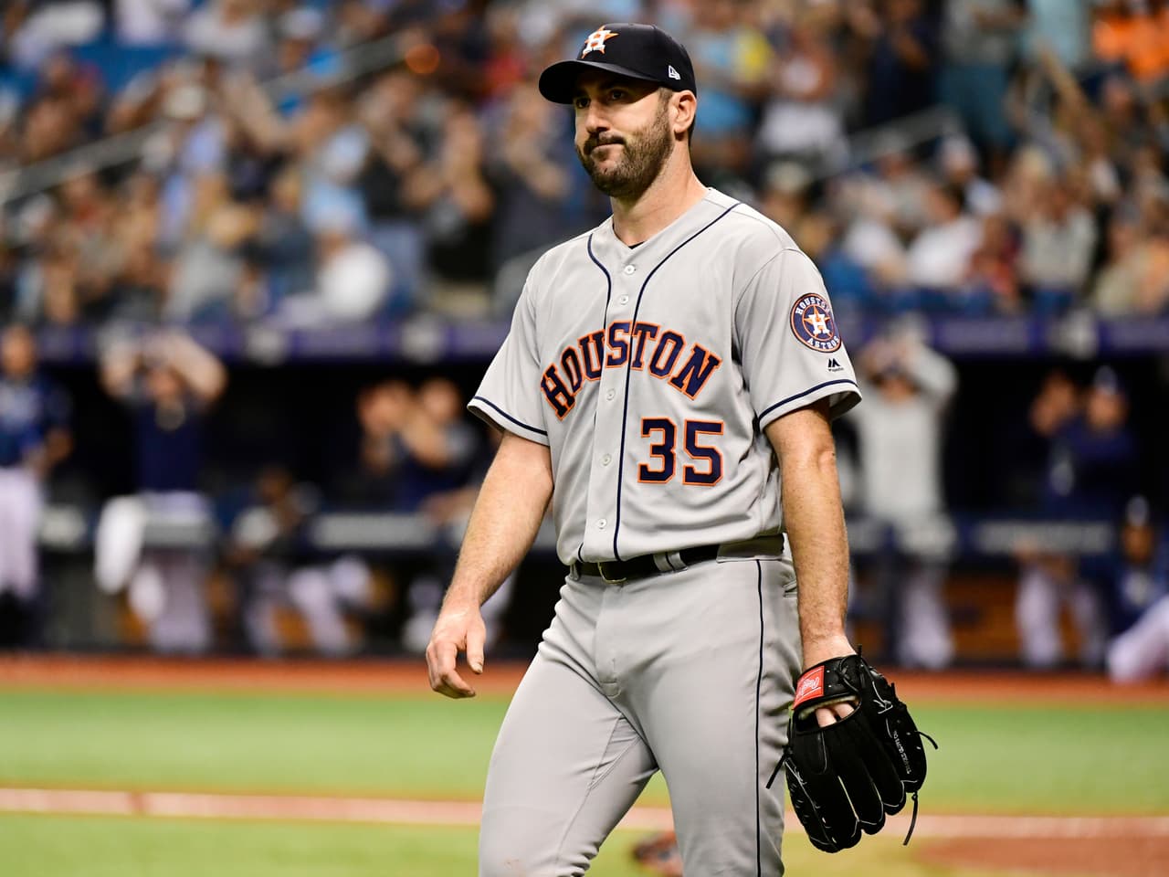 Justin Verlander, viejo conocido de estas batallas vuelve para su séptimo All Star. El veterano derecho de los Houston Astros en 2018 tiene marca de 9-4, 2.15 de efectividad, 19 aperturas y 154 k's.