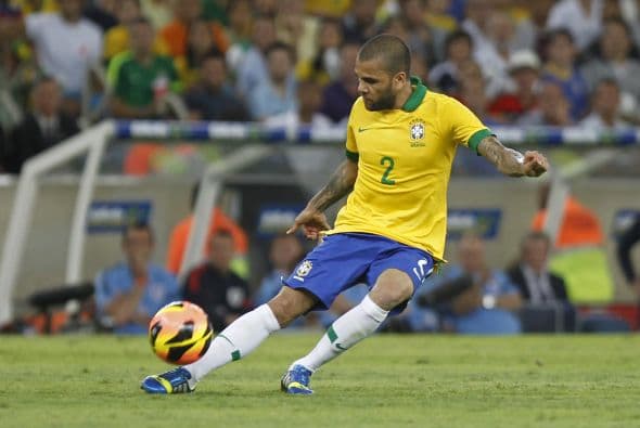 Dani Alves ha tenido algunos problemas para hacerse de un puesto en la selección, desde la época en que se discutía de si tenía cabida ante el gran nivel que tenía Maicon. El tiempo le dio la razón a este veloz lateral del Barcelona, que desde su pradera tiene la habilidad de incluso ser un mayor peligro en ofensiva.