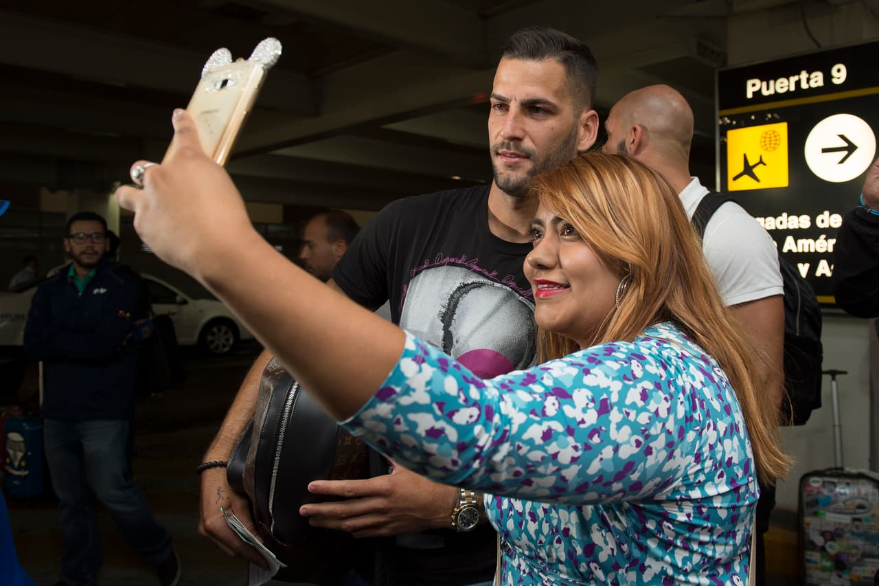 Los fanáticos del Cruz Azul tienen en Méndez un nuevo prospecto de ídolo, algo que el español tendrá que responder con goles, esos que tanto le faltaron al equipo la pasada temporada.