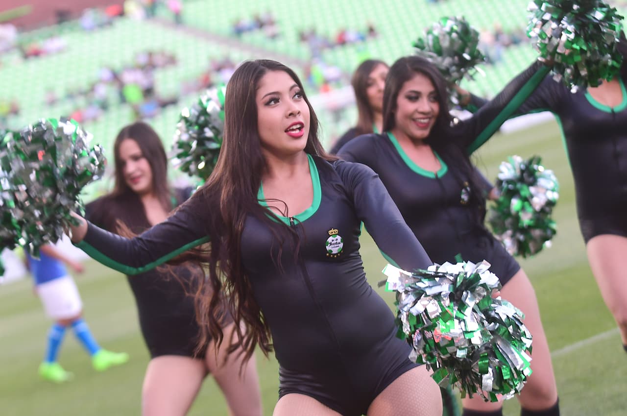 Las hermosas porristas fueron parte de la fiesta de la Copa MX.