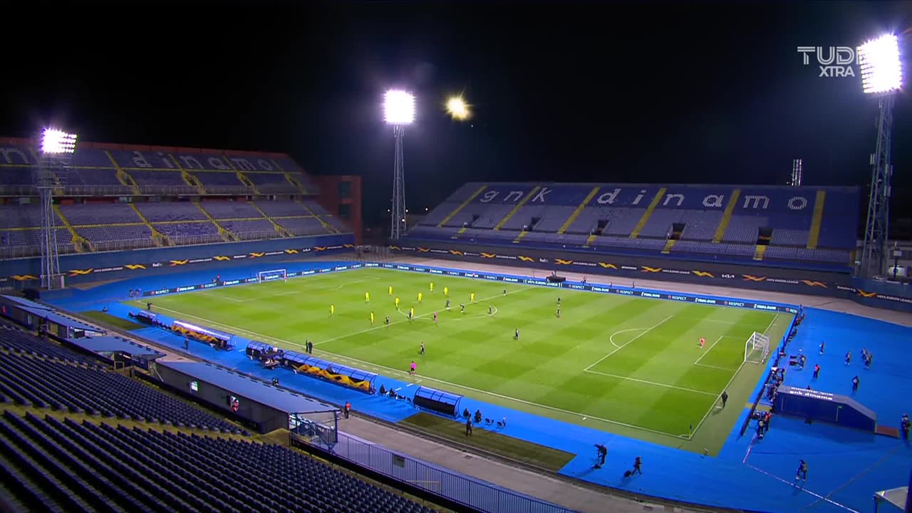 Arranca el partido y la pelota está en juego.