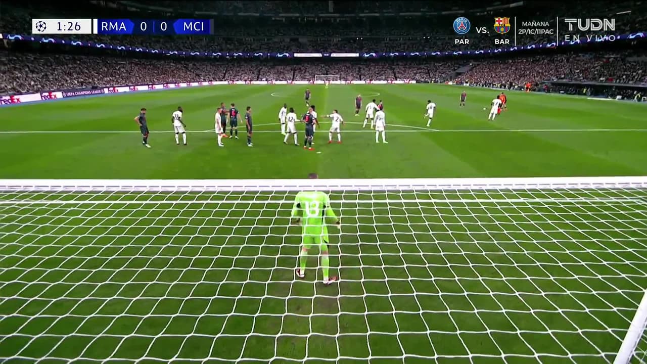 ¡GOL!  anota para Manchester City. Bernardo Silva