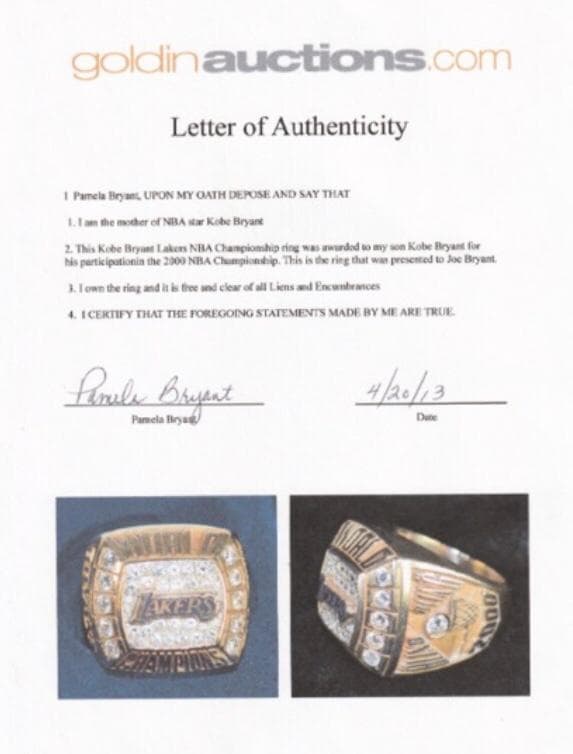 El anillo de campeonato de Los Angeles Lakers de 2000 que Kobe Bryant regaló a su padre Joe, está disponible en una subasta que arrancará en los $40 mil dólares.