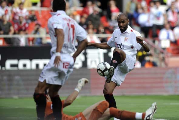 Este gol de Kanuté abrió el partido para el Sevilla, que a partir de ahí pasó por encima del Sporting y ganó 3-0.