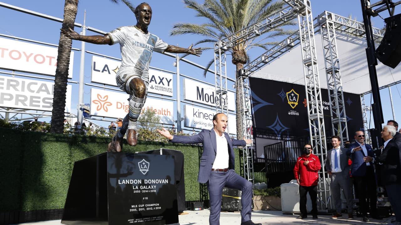 ¡Leyenda! Galaxy devela estatua en honor a Landon Donovan