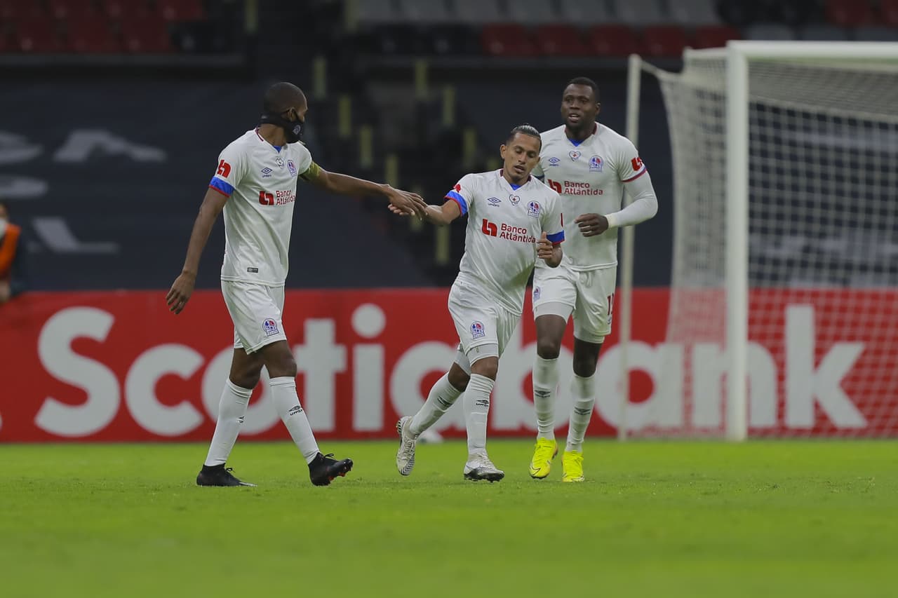 En un duelo lleno de faltas, América cae 0-1 con el Olimpia, pero consiguen su pase a los cuartos de final gracias a la victoria 1-2 del partido pasado en Honduras.