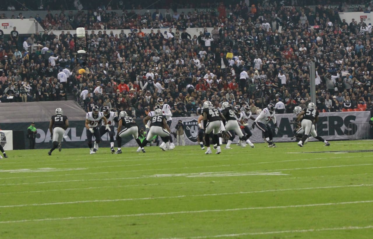 Te presentamos las mejores imágenes que nos dejó el juego entre Raiders y Texans en la cancha del estadio Azteca de la ciudad de México.