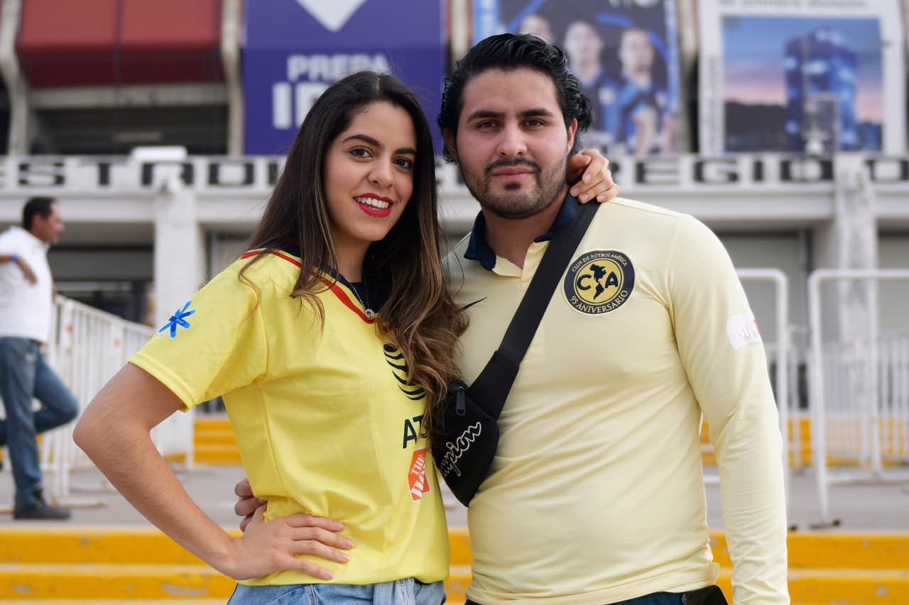 Los aficionados de América y León dejaron de lado que el partido no se jugara en el Estadio Azteca, donde estaba programado originalmente, para trasladarse a apoyar con todo a sus equipos a Querétaro en este duelo de Ida de la Semifinal de la Liguilla.