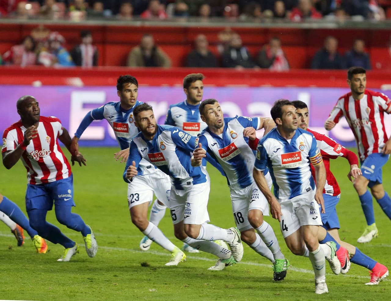 Diego Reyes, por su parte, sumó su partido número 30 en esta edición de La Liga y el 28 como titular.