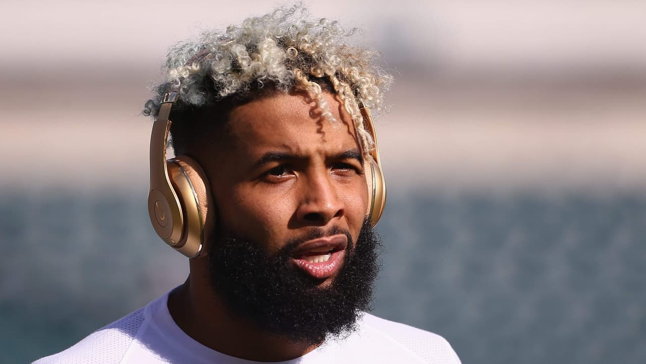 Perdió los únicos
<i>cleats</i> que tenía, pero el mismísimo Odell Beckham Jr, estrella de Browns, le prestó los suyos para que pudiera jugar.