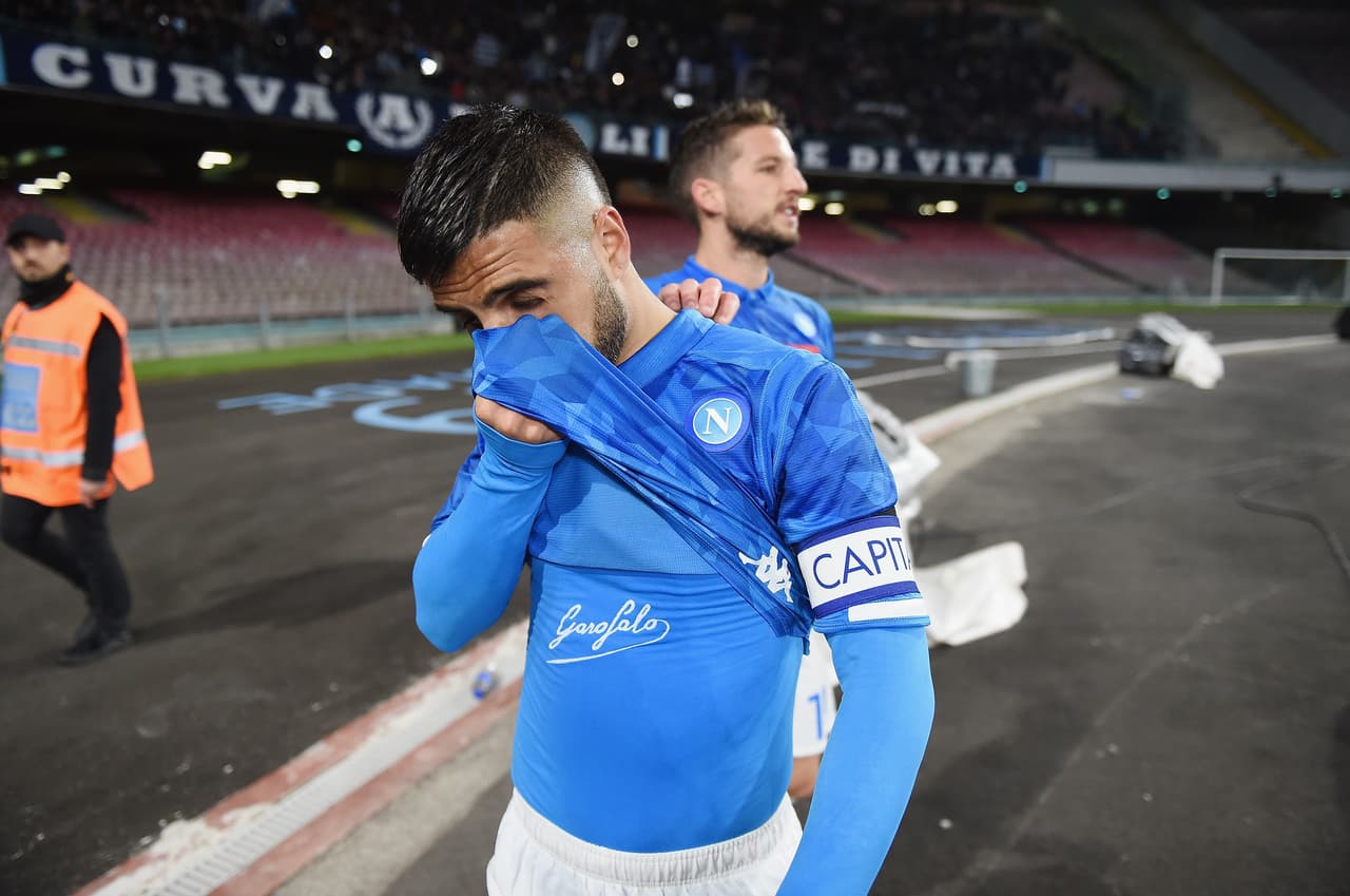 Lorenzo Insigne es sustituido por molestias musculares al minuto 46.