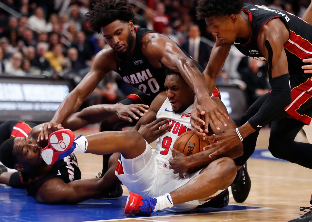<b>Miami 120-115 Detroit (OT)</b>. Josh Richardson lidera al Heat (4-5) en la victoria de visita a Little Cesars Pizza Arena para derrotar a los Pistons (4-5). Andre Drummond sumó 25 puntos y 13 rebotes.