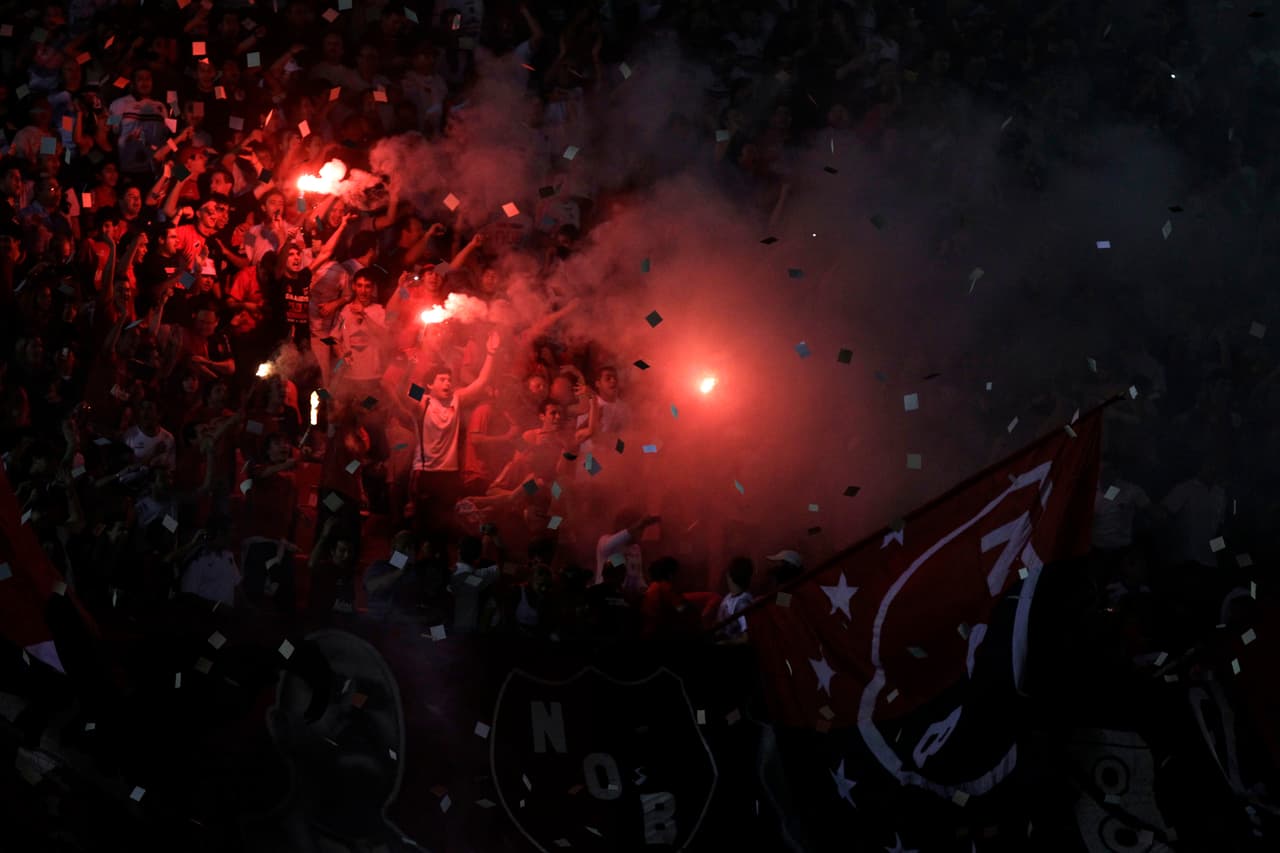 Jugando en las fuerzas básicas me colé el día del campeonato en 2004 con el primer equipo y pude festejar el título. Me pegaron un regaño de aquellos pero valió la pena.