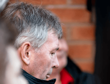 Jugadores, exjugadores, directivos, aficionados, entrenadores y familiares de las víctimas acudieron al Memorial para mostrar sus respetos por los ocho fallecidos en 1958.