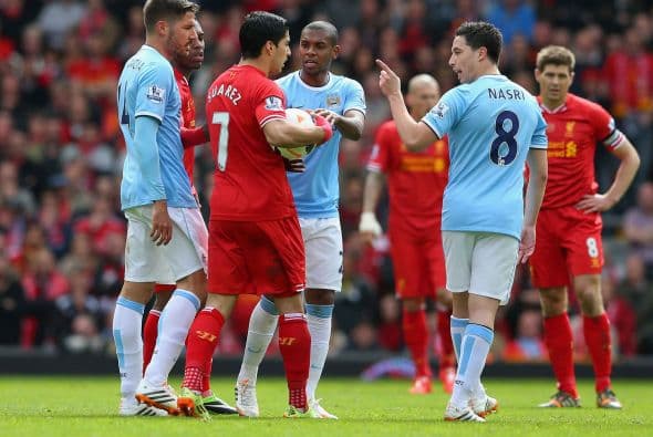 No faltaron los momentos en los que los protagonistas se vieron envueltos en discusiones y empujones. Finalmente, es la Liga Premier.