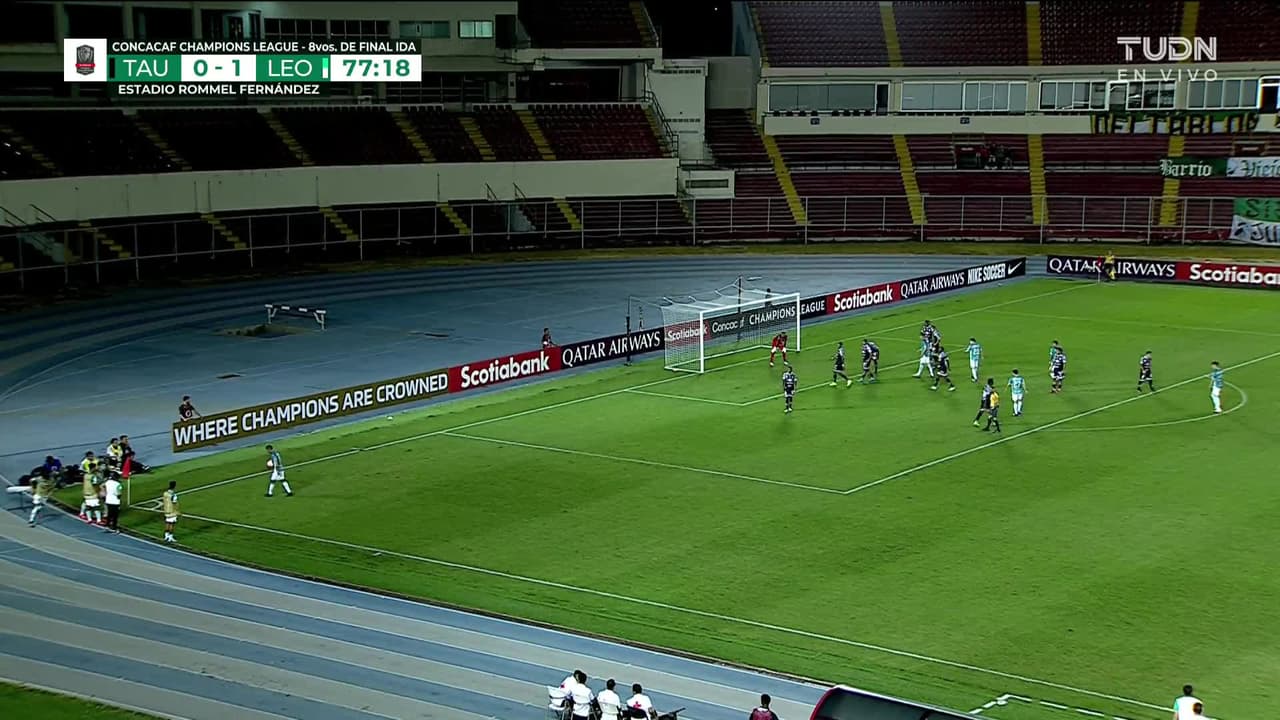 ¡TIRO ATAJADO! disparo por Brian Rubio.