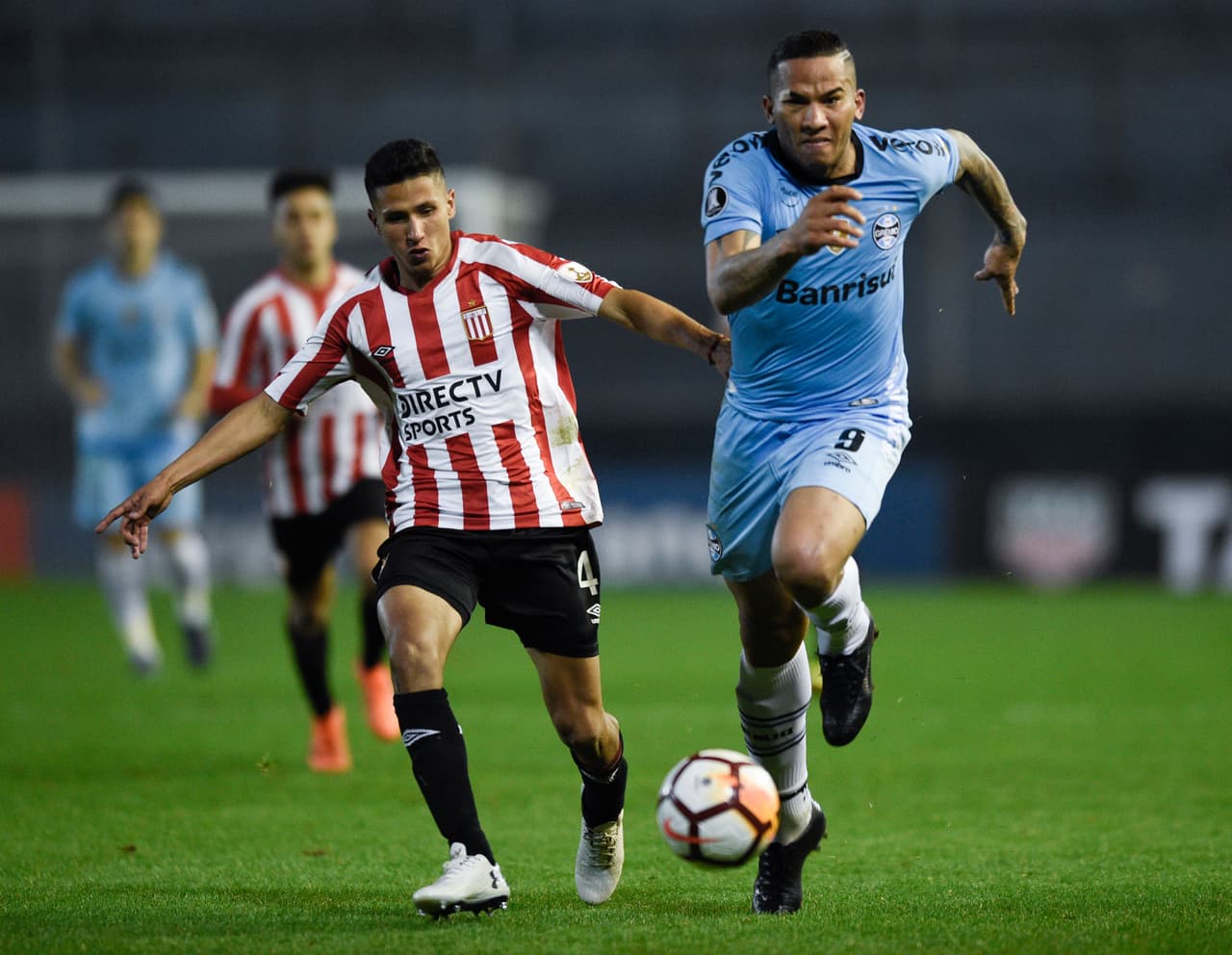 En el Estadio Centenario de Ciudad de Quilmes, Estudiantes de La Plata superó 2-1 al Gremio de Porto Alegre. En la Arena do Gremio, el próximo 28 de agosto se efectuará el cierre de esta eliminatoria.
