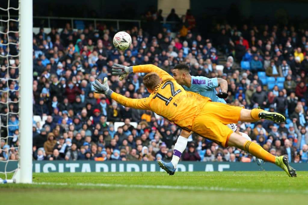 Nuevamente Marek Rodak no puede evitar la caída de su marco, esta vez ante el brasileño Gabriel Jesus.