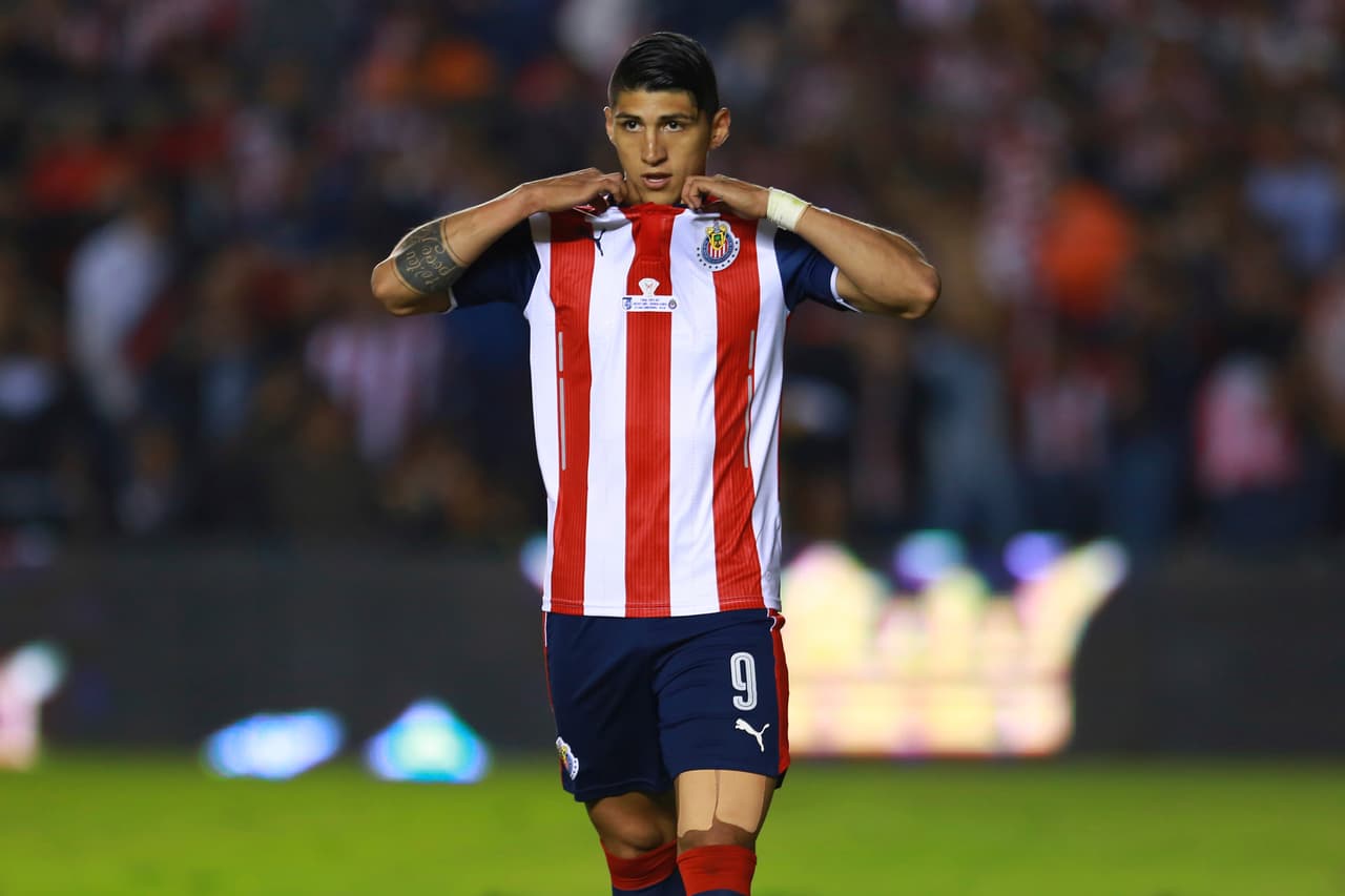 QUERETARO, MEXICO - NOVEMBER 02: Alan Pulido of Chivas looks dejected after missing in the penalty shootout during the final match between Queretaro and Chivas as part of the Copa MX Apertura 2016 at La Corregidora Stadium on November 02, 2016 in Queretaro, Mexico. (Photo by Miguel Tovar/LatinContent/Getty Images)