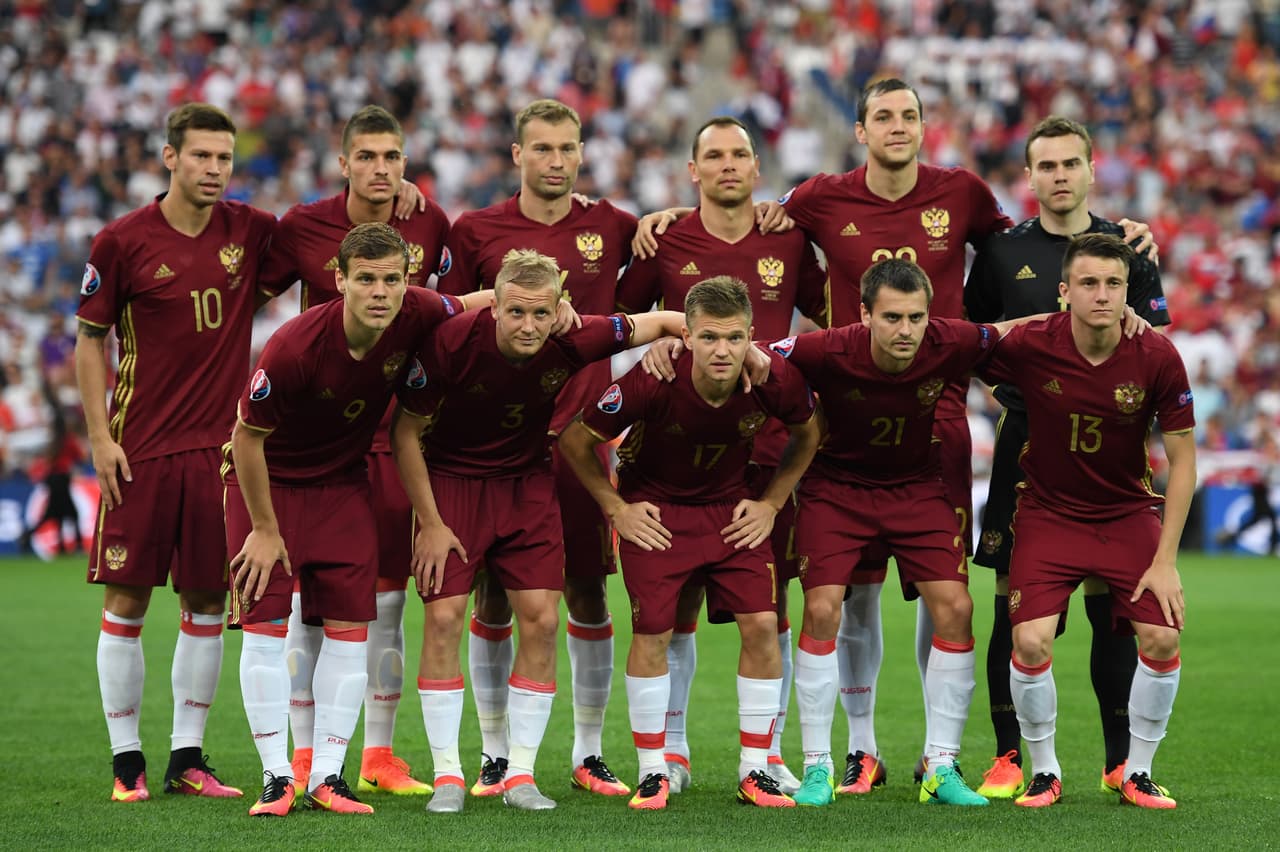 UEFA descalifica a Rusia pero lo deja en suspenso si no hay más violencia