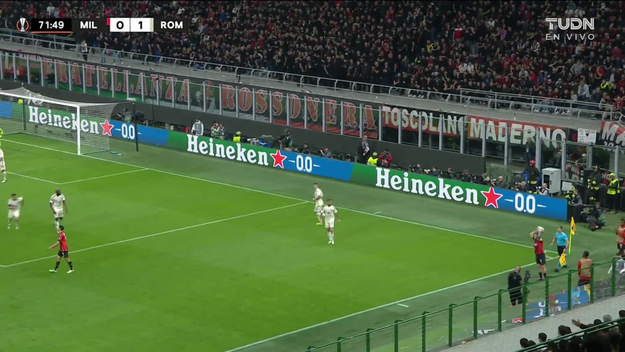 ¡TIRO ATAJADO! disparo por Tijjani Reijnders.