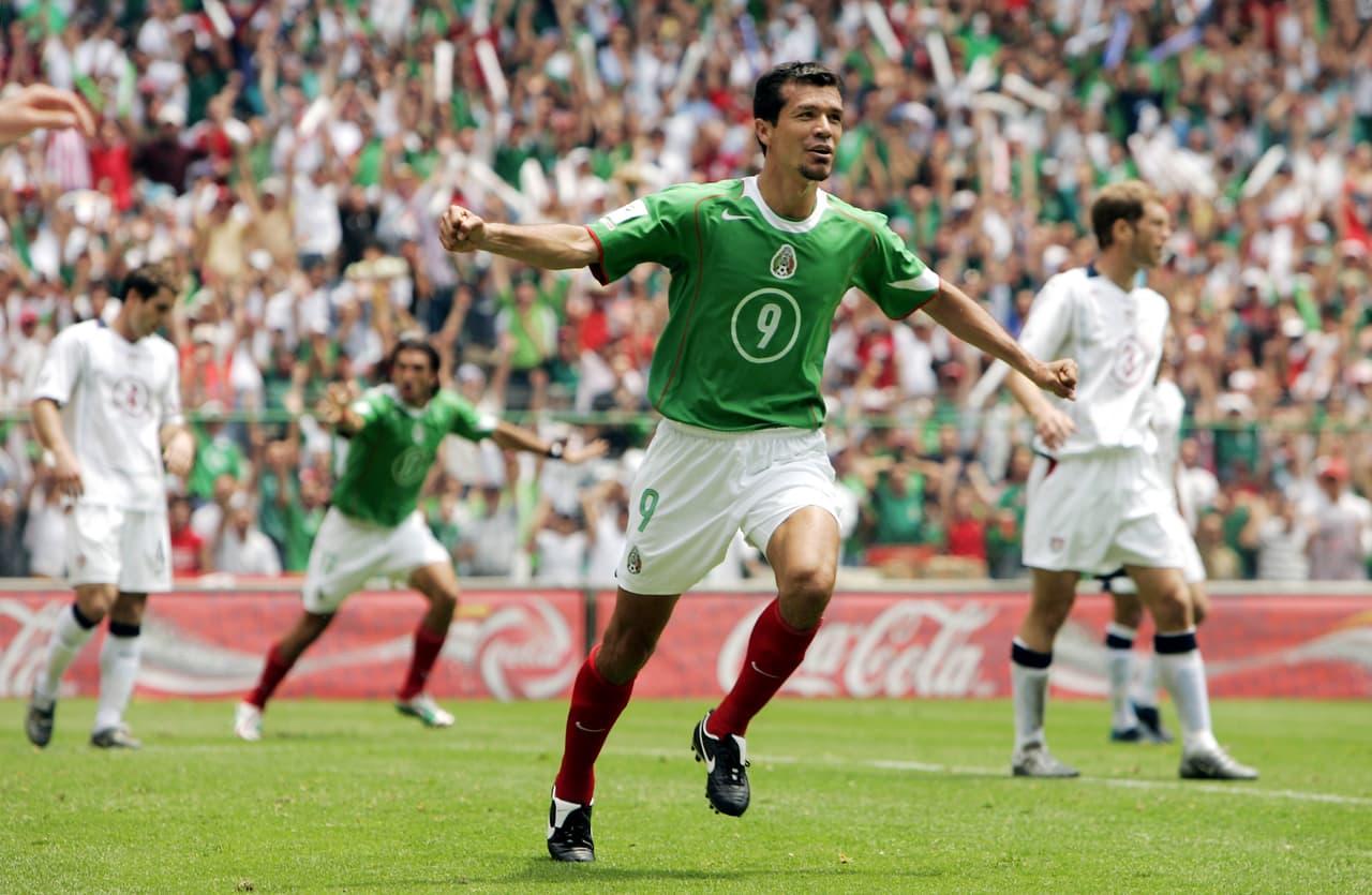 Además de ser el primer mexicano en disputar la Liga Premier, estuvo en los mundiales de Corea y Japón-2002 y Alemania-2006.