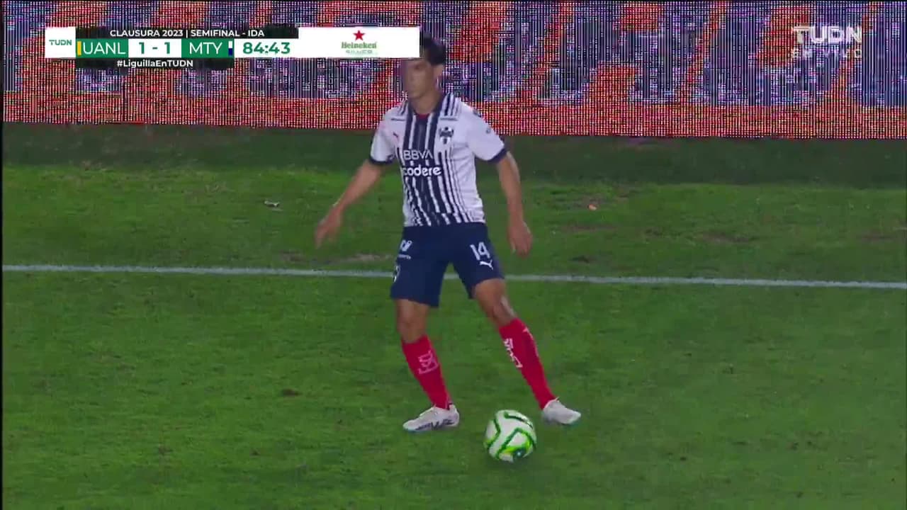 ¡TIRO ATAJADO! disparo por Germán Berterame.