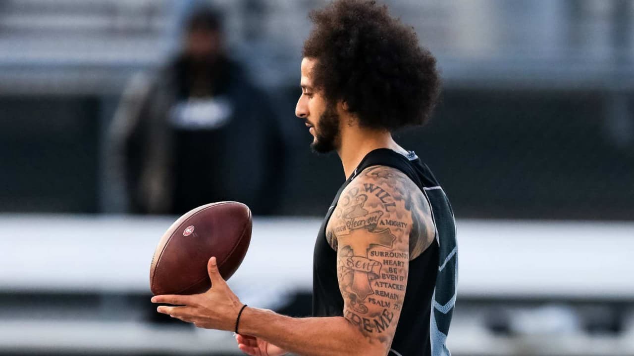 Broncos de Denver descartan a Colin Kaepernick