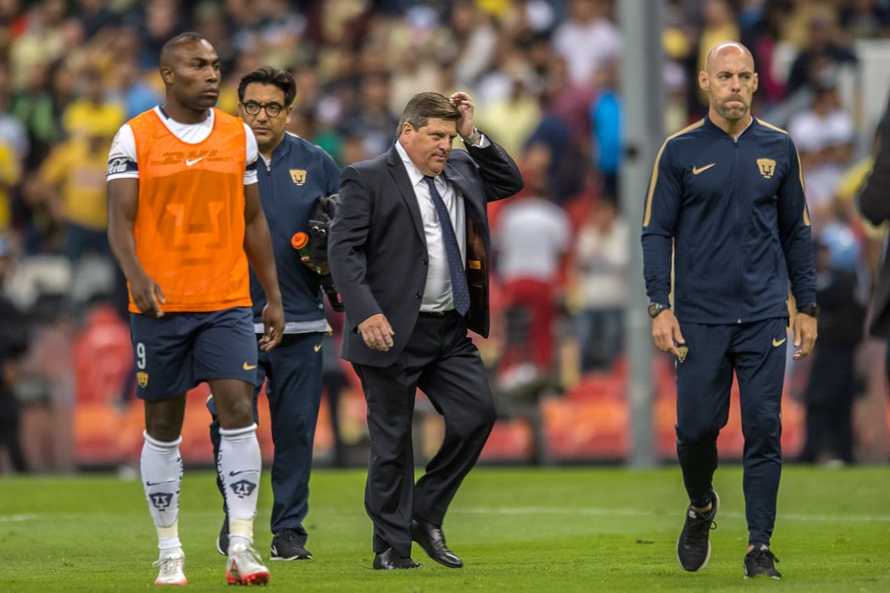 Sufrió sus primeros 5 años ante los Felinos.