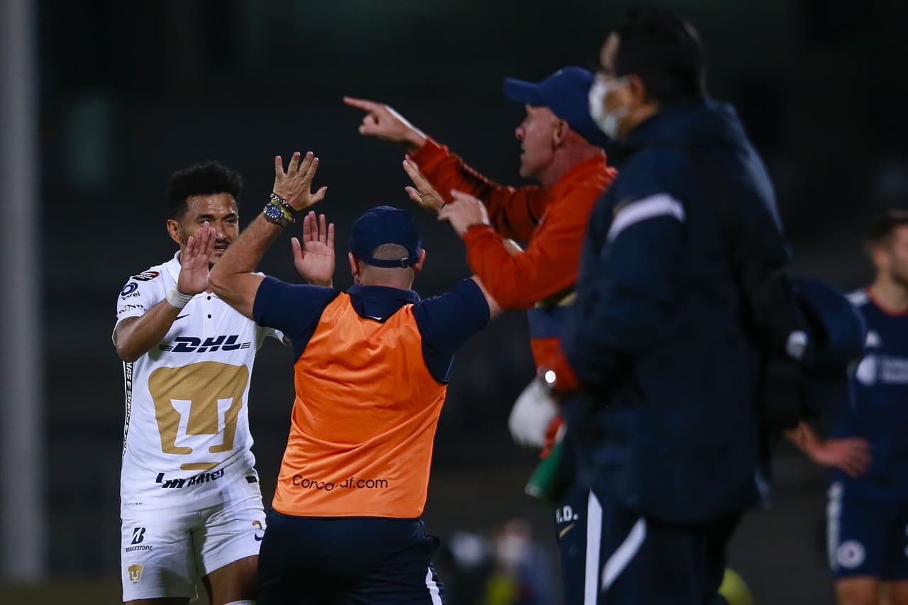 Finalmente al 33', la dupla Rogerio-Juan Dinenno rindió frutos cuando el brasileño se anticipó a un centro para asistir al argentino, quien metió el balón con la pierna para el 1-0.