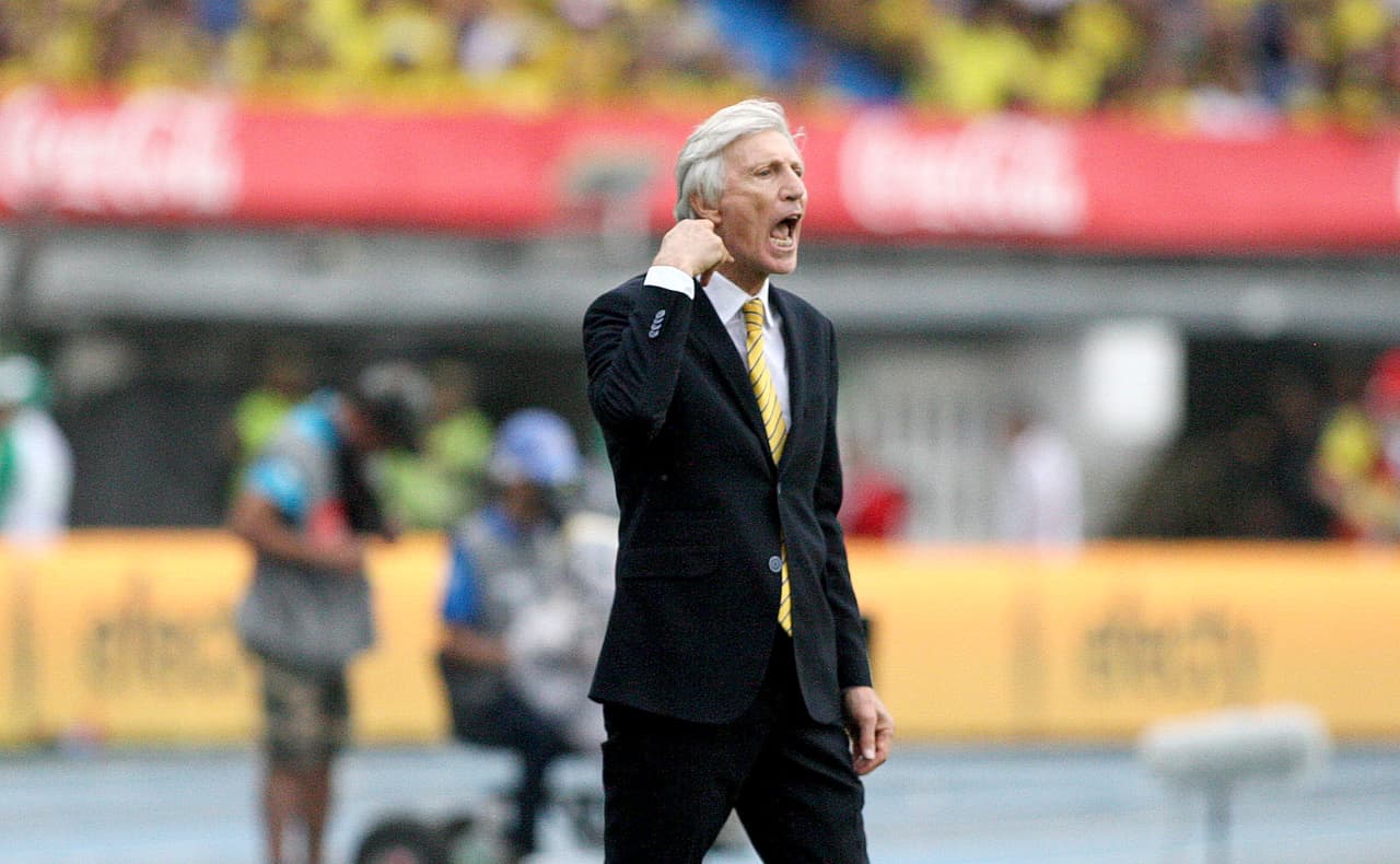 José Pekerman demostraba su desespero, su equipo no encontraba el gol y estaba entrando en una situación complicada de cara a la clasificación a Rusia 2018.
