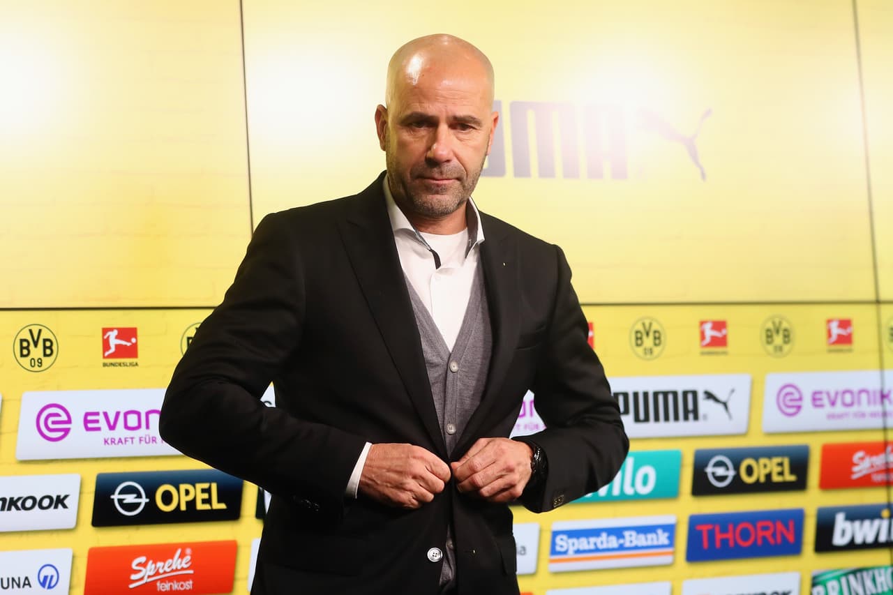 Peter Bosz - el mal paso por el Borussia Dortmund tiene al holandés sin empleo desde diciembre de 2017.