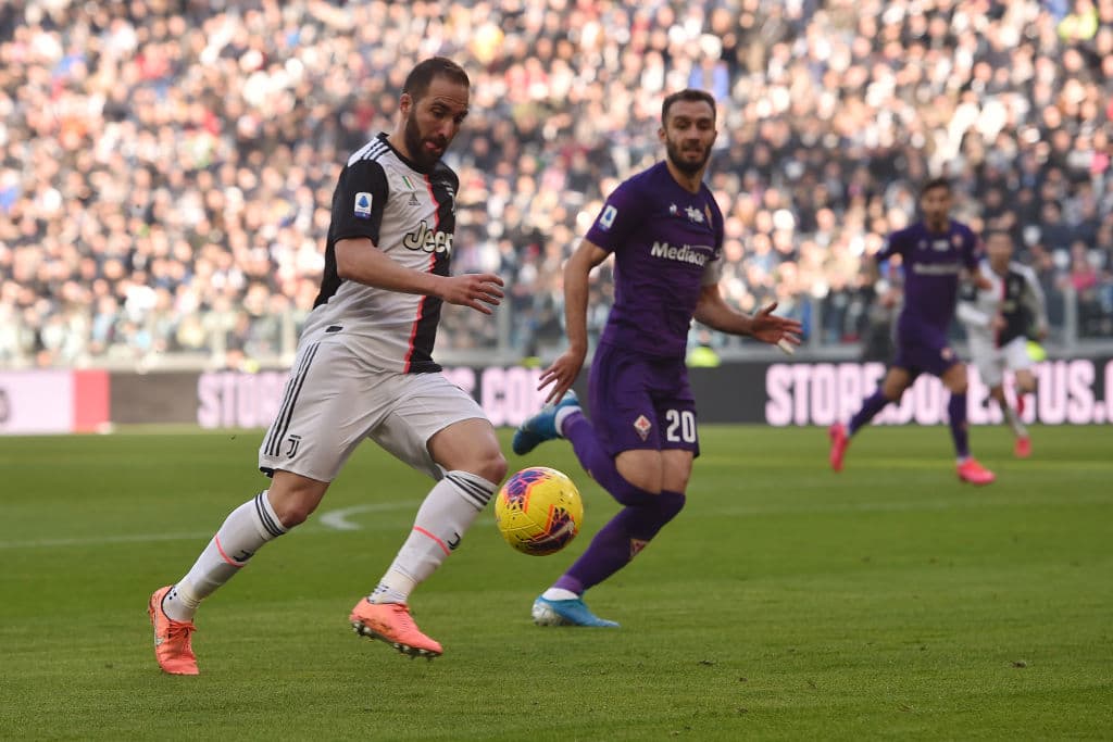 De la mano de Cristiano Ronaldo, la Juve golea a la Fiorentina 3-0. El astro portugués anota doblete y Matthijs de Ligt es el autor del tercer gol en esta victoria 1,600 de la Vecchia Signora en la Serie A.