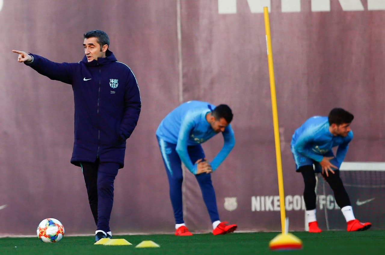 Barcelona debe empatar por dos goles o ganar en su visita a Real Madrid en el estadio Santiago Bernabéu si quiere pasar a la Final de la Copa del Rey, pero eso no le quitó la alegría al plantel en su última práctica antes del juego.