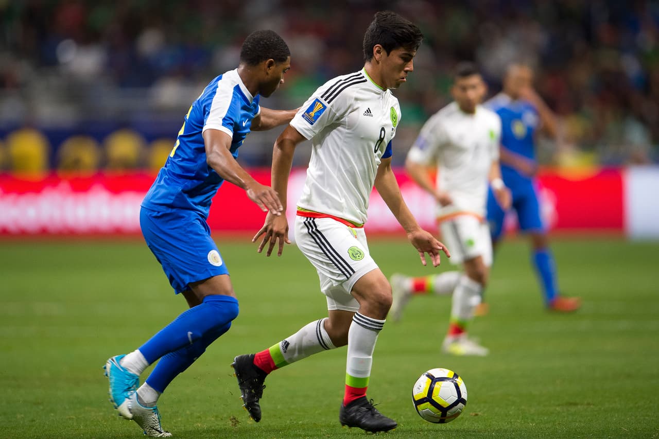 8) ERICK GUTIÉRREZ – La falta de madurez aún es notable en el canterano del Pachuca. Apareció par de veces en el área pero no supo definir por lo que se quedó en 6.