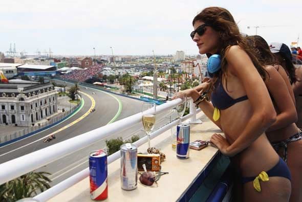 Y el 'jet set' valenciano tomó los mejores lugares para ver el Gran Premio de Europa a gran estilo.