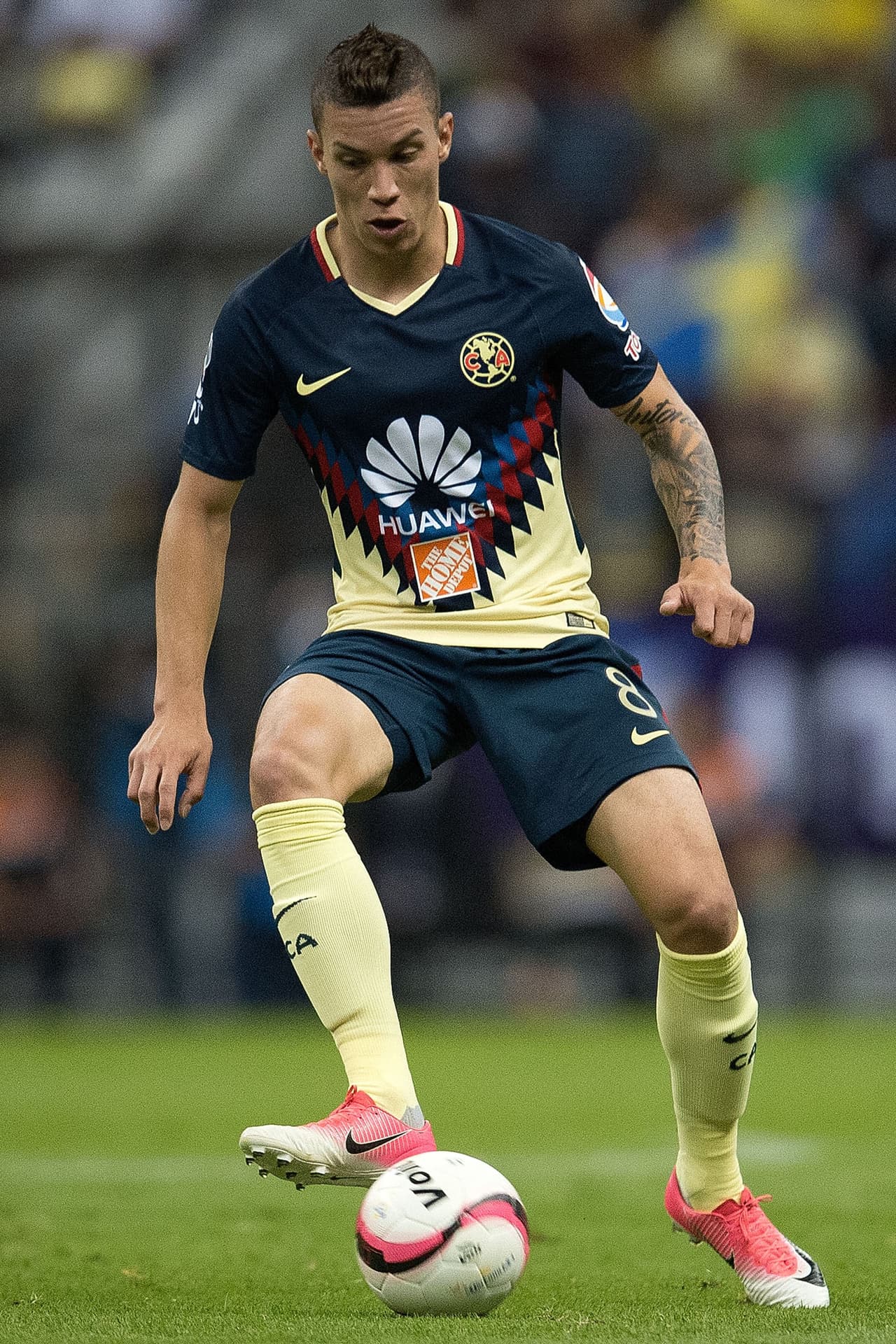 Al minuto 57, entrando por Edson Álvarez, el colombiano Matheus Uribe hizo su debut como jugador de las Águilas.