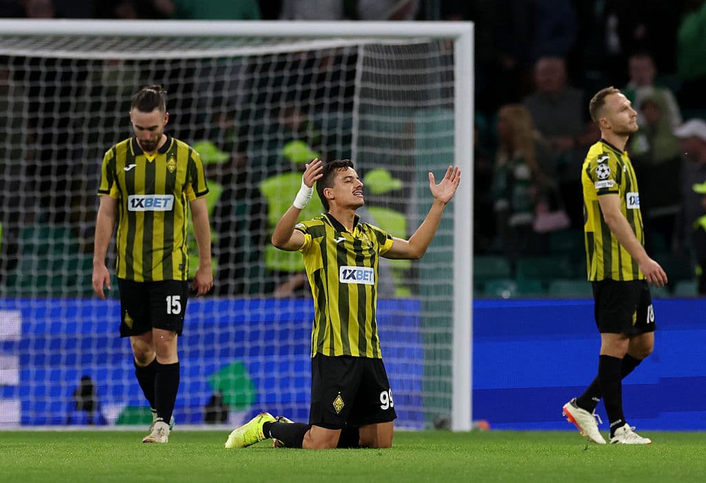 La participación del Kairat en competiciones europeas podría transformar el fútbol en Kazajistán. Además de generar ingresos millonarios por televisión, patrocinio y taquillas —estimados entre 20 y 30 millones de euros solo en la fase de grupos—, estos recursos permitirían mejorar la academia juvenil, las instalaciones y fichajes de nivel internacional, elevando así el nivel de la Premier League kazaja y atrayendo el interés de scouts europeos.