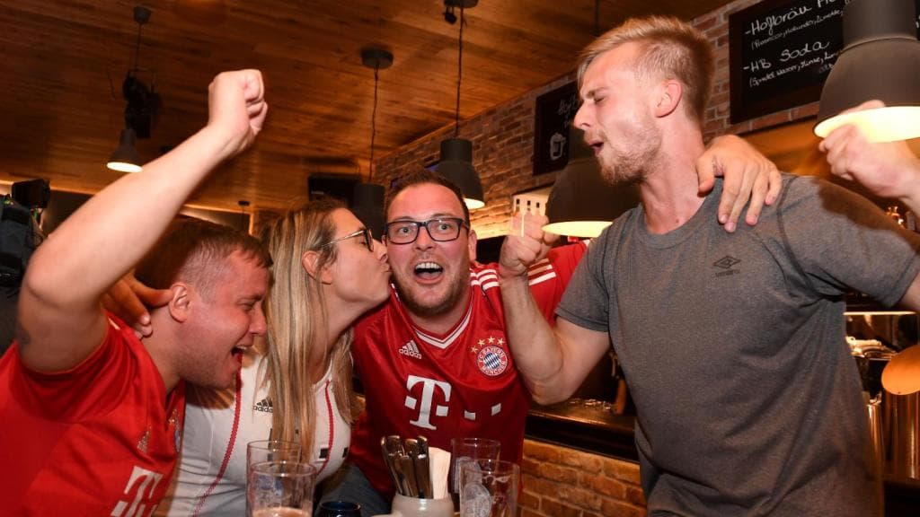 Fans del Bayern Múnich rechazan boletos por temor al COVID-19