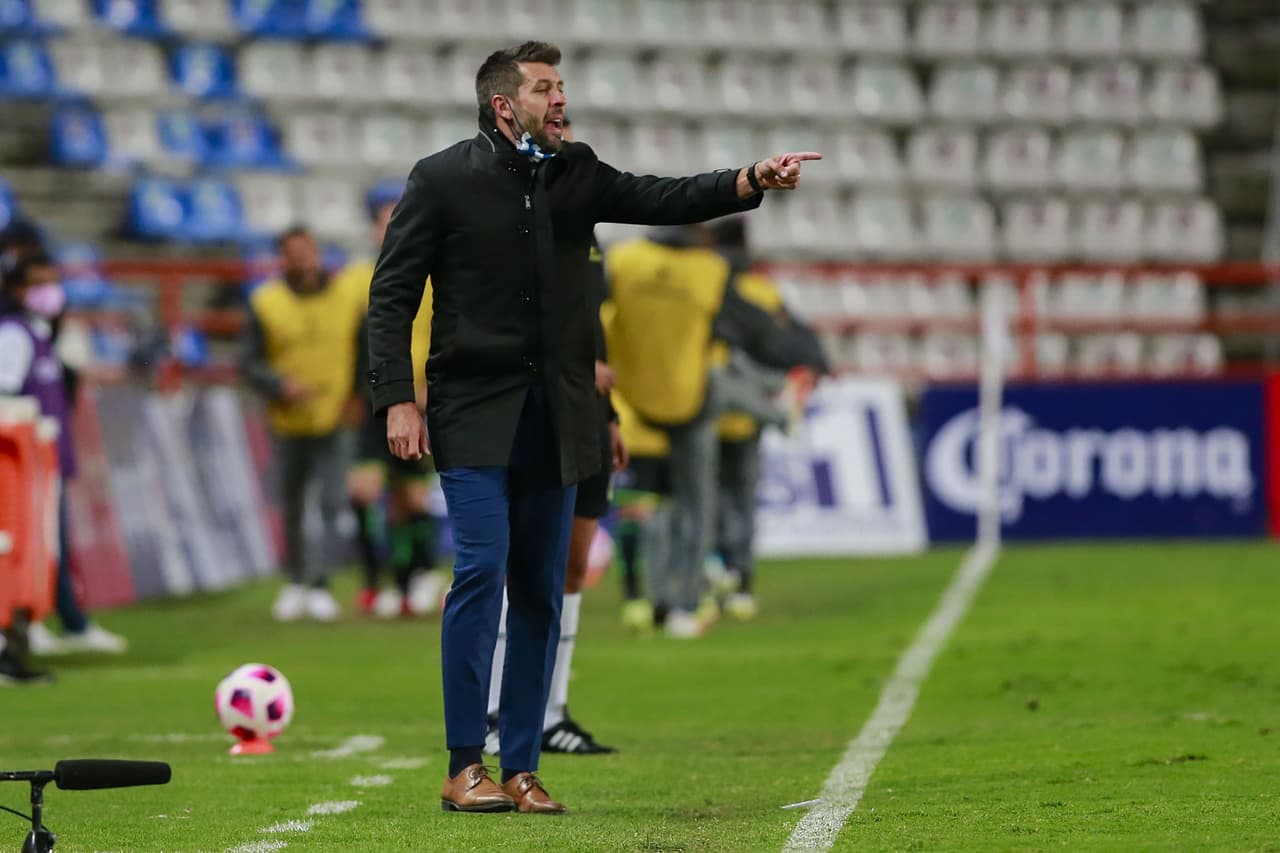 Paulo Pezzolano, cada vez más cuestionado por falta de resultados.