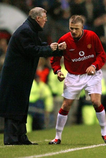 Ferguson se encontraba furioso en el vestidor, pateó un botín que termino en la famosa cara del jugador.