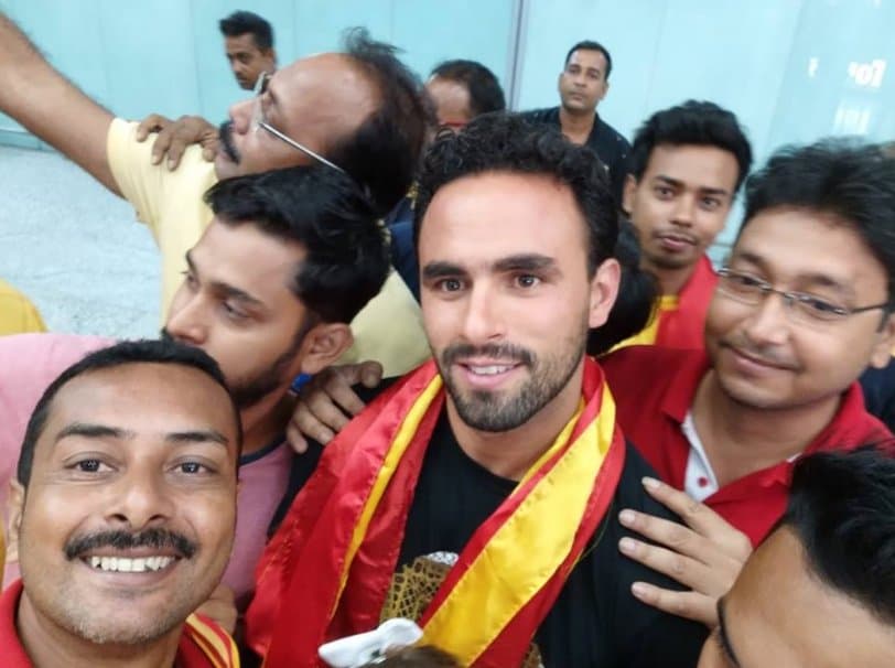 ¡Enrique Esqueda ya está en la India! Fue recibido como figura mundial