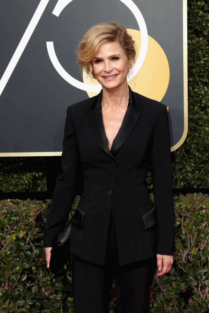 Treinta años después, los cuatro personajes utilizarán el cuerpo de su amigo para resolver aquellas cosas que dejaron pendientes y que les permitirá hacer el viaje final.
<br>