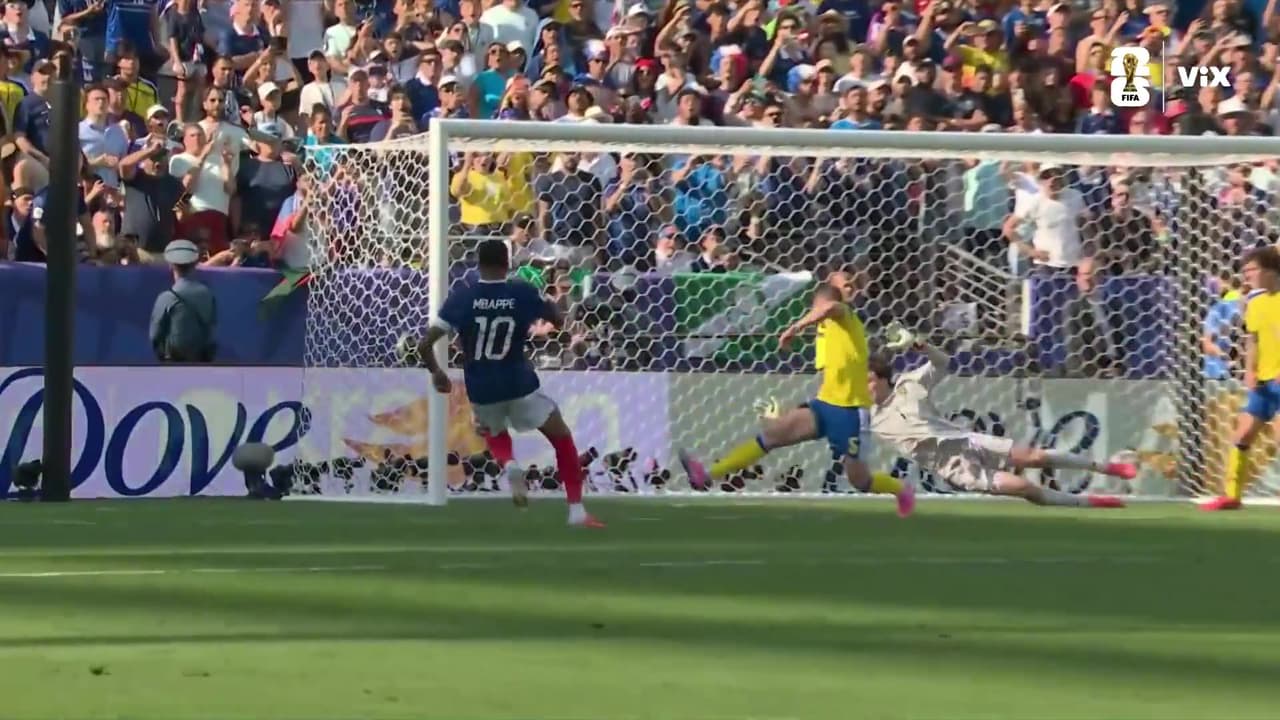 ¡Perdona Mbappé! Manda el balón al poste y se salva Suecia