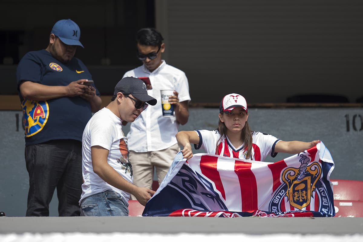 Foto de accion del partido America vs Guadalajara correspondiente a la jornada 11 del torneo Apertura 2018 de la Liga BBVA Bancomer realizado en el estadio Azteca. Action photo of the America vs Guadalajara game corresponding to day 11 of the 2018 Apertura tournament of the BBVA Bancomer League held at the Azteca stadium. EN LA FOTO: